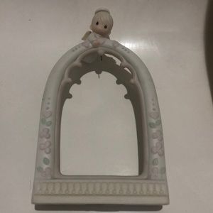 Excellent condition Precious Moments Porcelain Ornament Holder